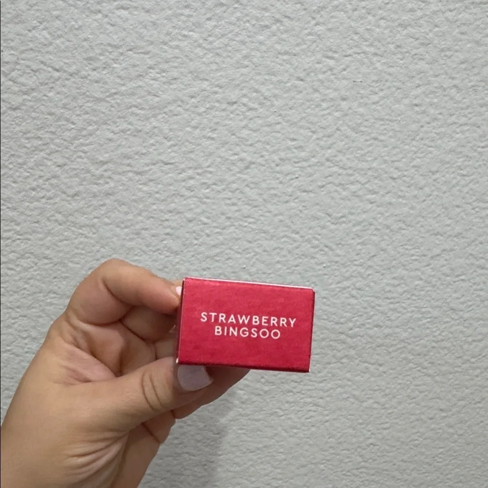 NEW Glow Recipe Glass Balm Lip Treatment ‘Strawberry Bingsoo’